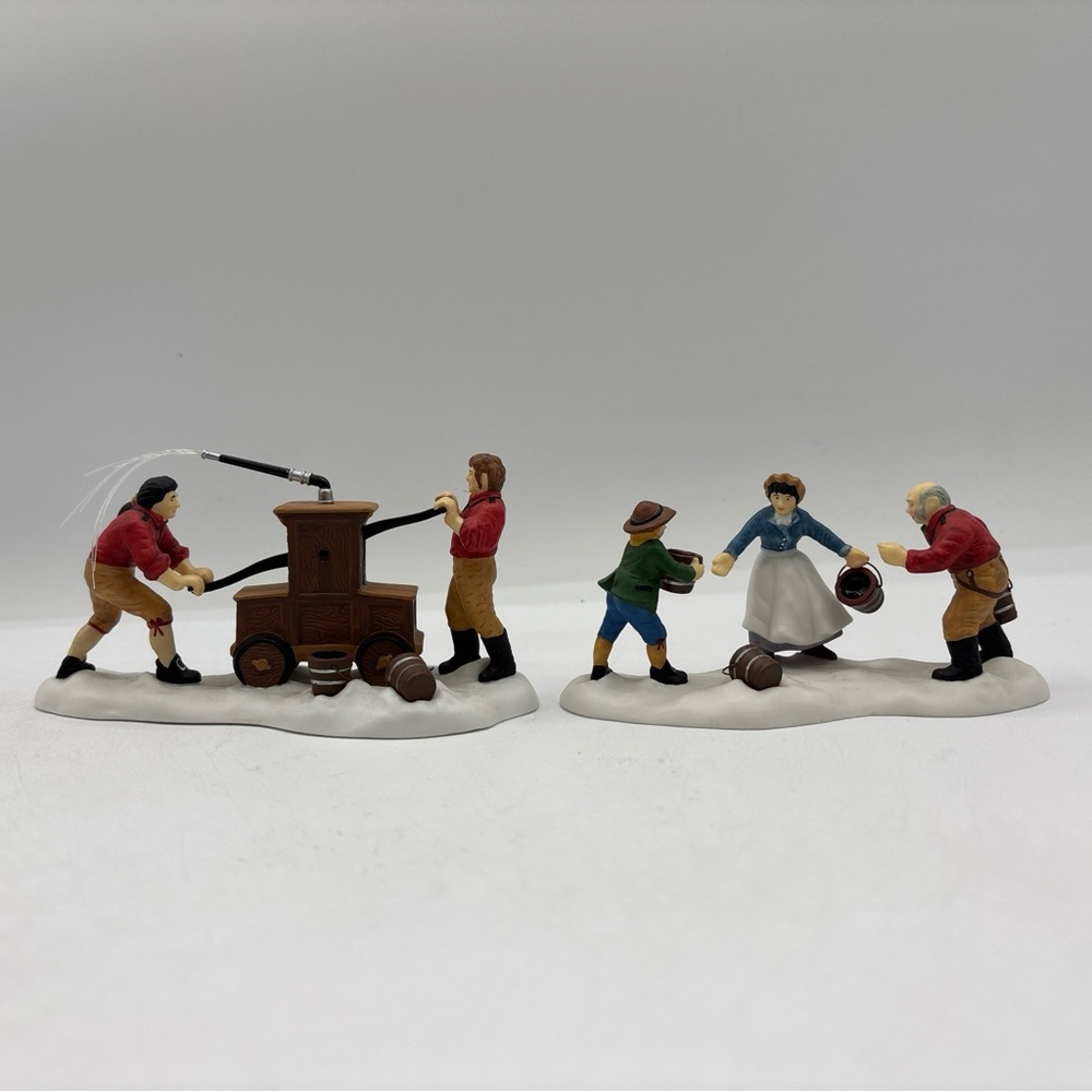 Dept‎ 56 1998 Vintage HVC New England Volunteer Firefighters Set Of 2 56635 EUC